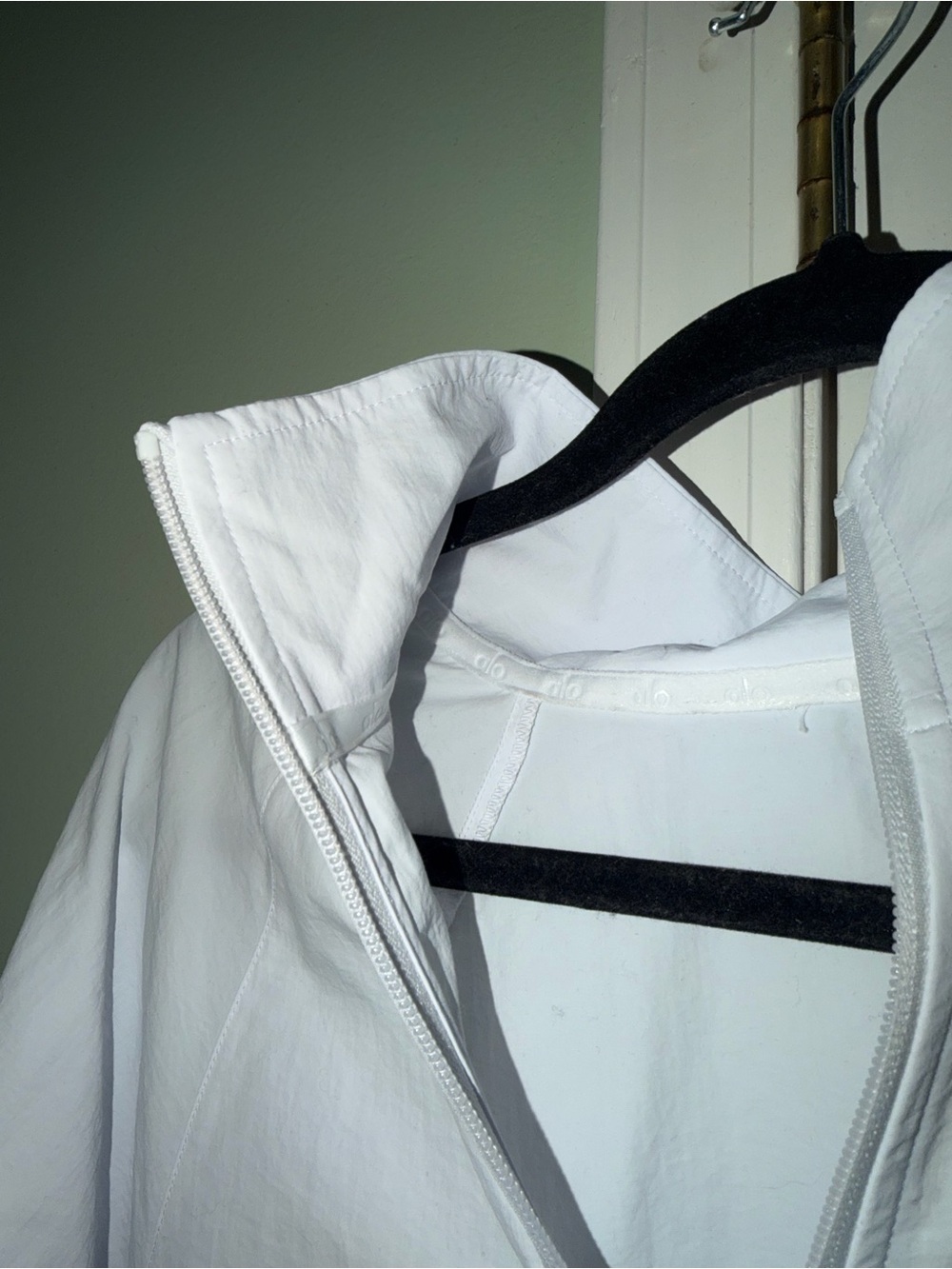 ALO Yoga White Half-Zip Windbreaker Jacket - Picture 4 of 6